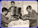1958 Peter, Gnther und Walter bei der Hausmusik